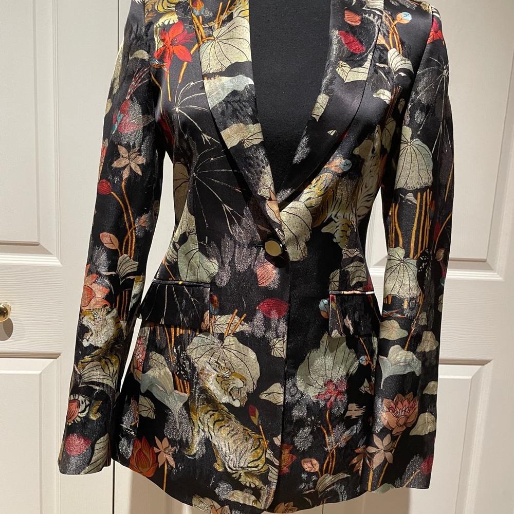 BEAUTIFUL NEW WITH TAGS ETRO FLORAL BLAZER SIZE 38